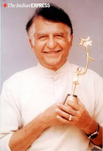 '२०१३ साली रमेश देव यांना ११व्या पुणे आंतरराष्ट्रीय चित्रपट महोत्सवामध्ये जीवन गौरव पुरस्काराने सन्मानित करण्यात आलं होतं.