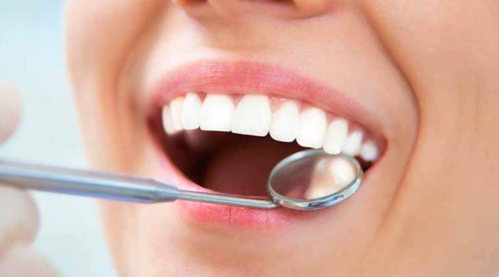 डेन्टिस्टकडे जाण्यापूर्वी ‘हे’ उपाय करून पाहा, दात किडण्यापासून वाचतील
