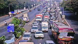 traffic jam on eastern express highway near kopri bridge