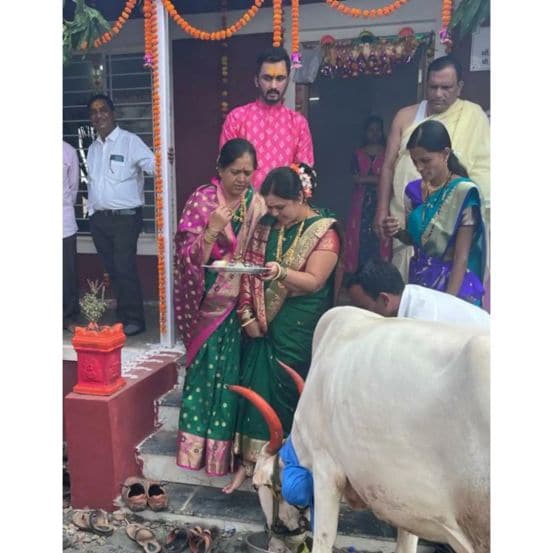 त्याच्या सोशल मीडिया अकाऊंटवरून गावाकडील घराचे फोटो त्याने शेअर केले आहेत.