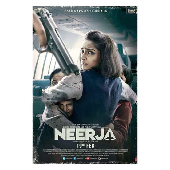नीरजा (Neerja) : नीरजा भानोत ही एका सर्वसाधारण घरातील मुलगी होती. तिचे कुटुंबही सामान्यच होते. तरीही त्यांच्याकडून जे असामान्य कर्तृत्व घडलं कौतुकास पात्र आहे. २०१६ मध्ये प्रदर्शित झालेला नीरजा हा चित्रपट एका सत्य घटनेवर आधारित आहे.
