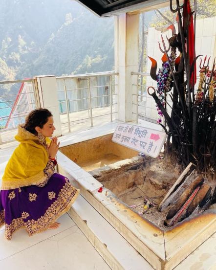 यानिमित्ताने तिने जम्मू-काश्मीरमधील माता वैष्णोदेवी मंदिरात जाऊन देवीचे दर्शन घेतले. याचे काही खास फोटो तिने शेअर केले आहेत.