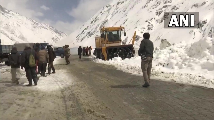 बॉर्डर रोड ऑर्गनायझेशनच्या (बीआरओ) सातत्याने प्रयत्नांनंतर हा महामार्ग काही आठवड्यांसाठी या वर्षी बंद ठेवण्यात आला होता