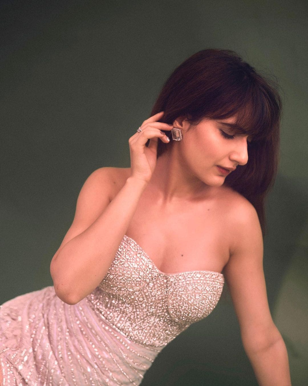 fatima sana shaikh hot look 