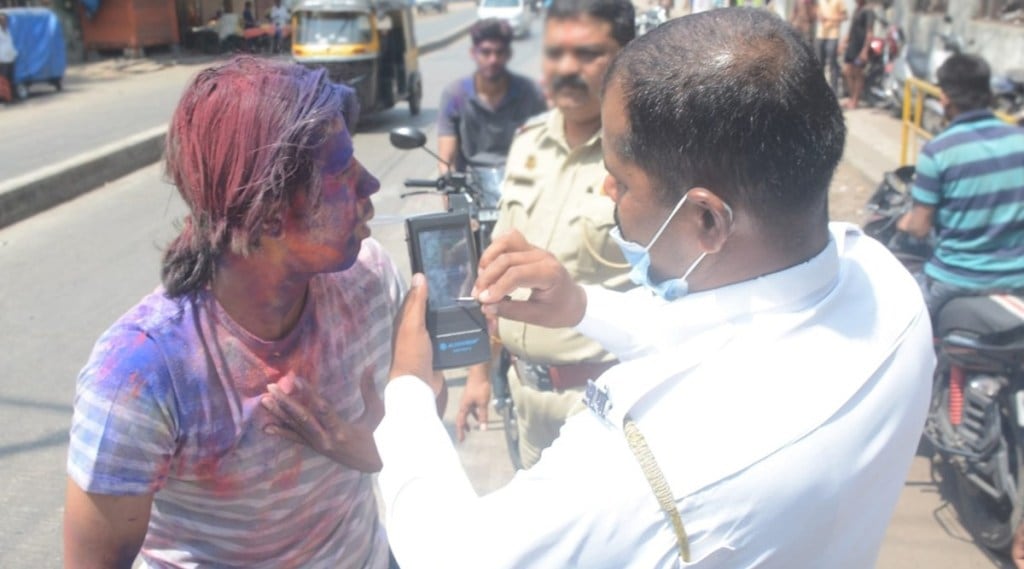 धुंद धुळवडीचा २६६ जणांना फटका; एक लाखाहून अधिक दंड वसूल; तीन महिन्यांसाठी वाहनचालक परवाना रद्द