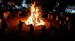 Holi 2022: हिंदू शास्त्रात होळी भस्मला विशेष महत्त्व, जाणून घ्या