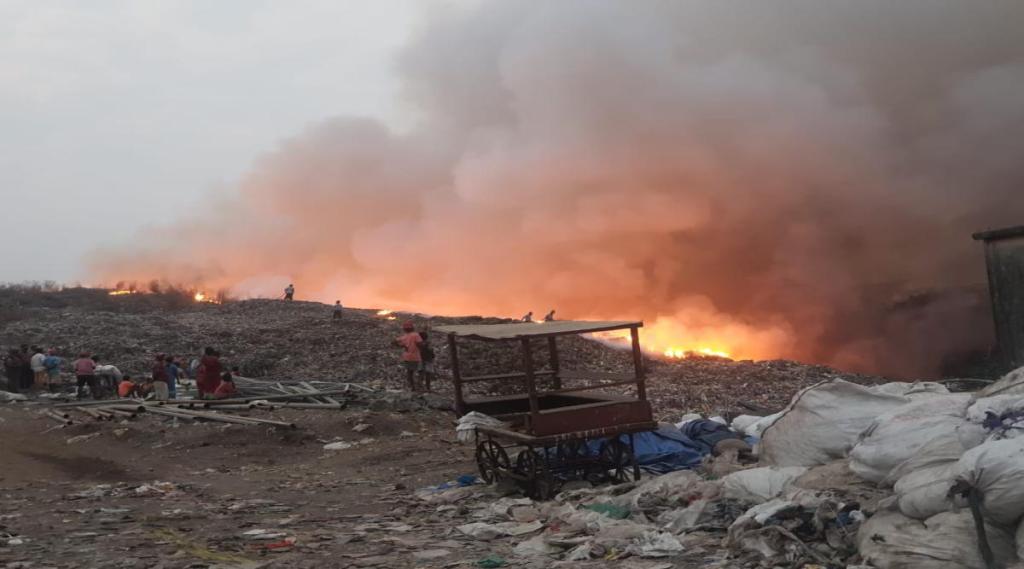 कल्याण : आधारवाडी कचरा भूमीला भीषण आग