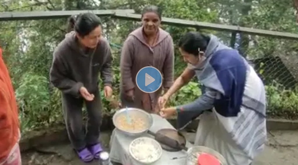 Video – ‘Momo with Mamta’ : दार्जिलिंगमध्ये दिसून आला मुख्यमंत्री ममता बॅनर्जींचा वेगळा अंदाज