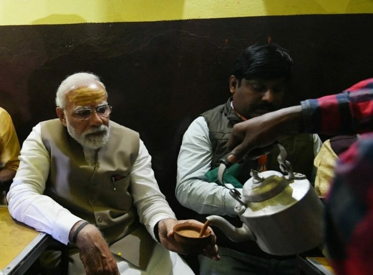 PM enjoys Banarasi paan And tea on Kashi streets