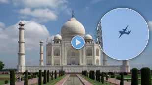 Plane at Taj Mahal