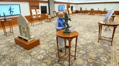 या ऐतिहासिक कलाकृती भारतात परत आणल्यामुळे सोशल मीडियावर पंतप्रधान नरेंद्र मोदी यांचे कौतुक होत आहे. (सर्व फोटो: PIB India)