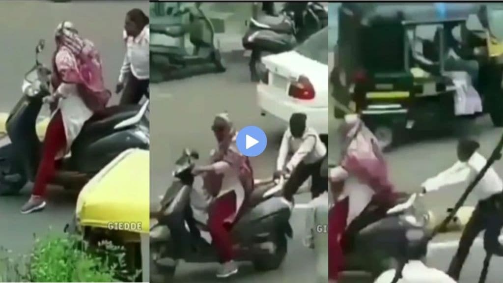 या व्हिडीओमध्ये एक महिला दंड वाचवण्यासाठी स्कुटी घेऊन पळताना दिसतेय. (Photo : Instagram / @ghantaa)