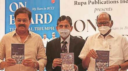 भारताचे माजी कर्णधार दिलीप वेंगसरकर (डावीकडून), प्रा. रत्नाकर शेट्टी आणि ‘बीसीसीआय’चे माजी अध्यक्ष शरद पवार.