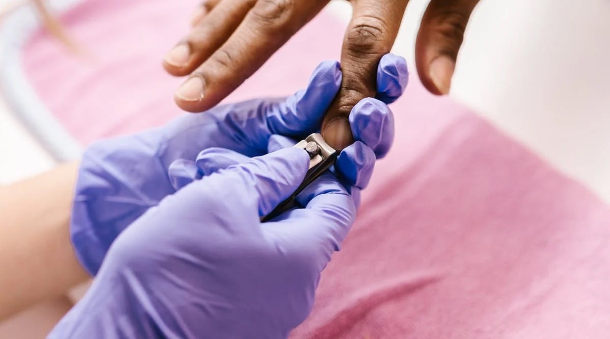 रात्रीची नखे का कापू नयेत? हा तो प्रश्न आहे जो आजवर अनेकांना पडला असेल. (Photo : Pexels)