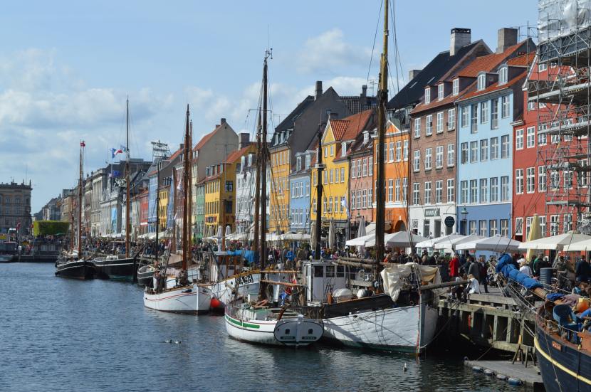 डेन्मार्क : रेस्तारॉंसाठी हा देश प्रसिद्ध आहे. येथील लोकांचे राहणीमान देखील उच्च दर्जाचे आहे. (फोटो : Pexels)