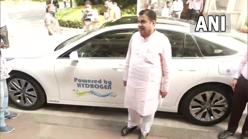 Nitin Gadkari reaches Parliament with hydrogen car it will cost 3 times less than petrol Avrage of Toyota Mirai