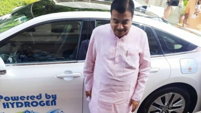 Nitin Gadkari reaches Parliament with hydrogen car it will cost 3 times less than petrol Avrage of Toyota Mirai