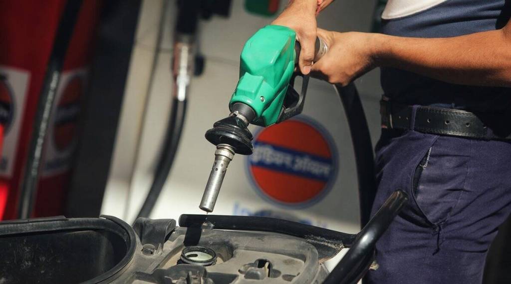Petrol Diesel Price : पेट्रोल-डिझेलच्या दरात सहा दिवसात पाचव्यांदा वाढ, आजचे दर किती? वाचा एका क्लिकवर…