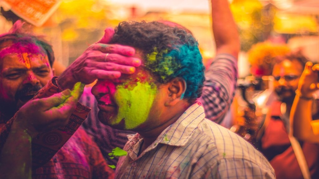 Holi 2022 : होळीच्या रंगांमुळे त्वचेला होतोय त्रास? आजच वापरून पाहा ‘हे’ सोपे घरगुती उपाय