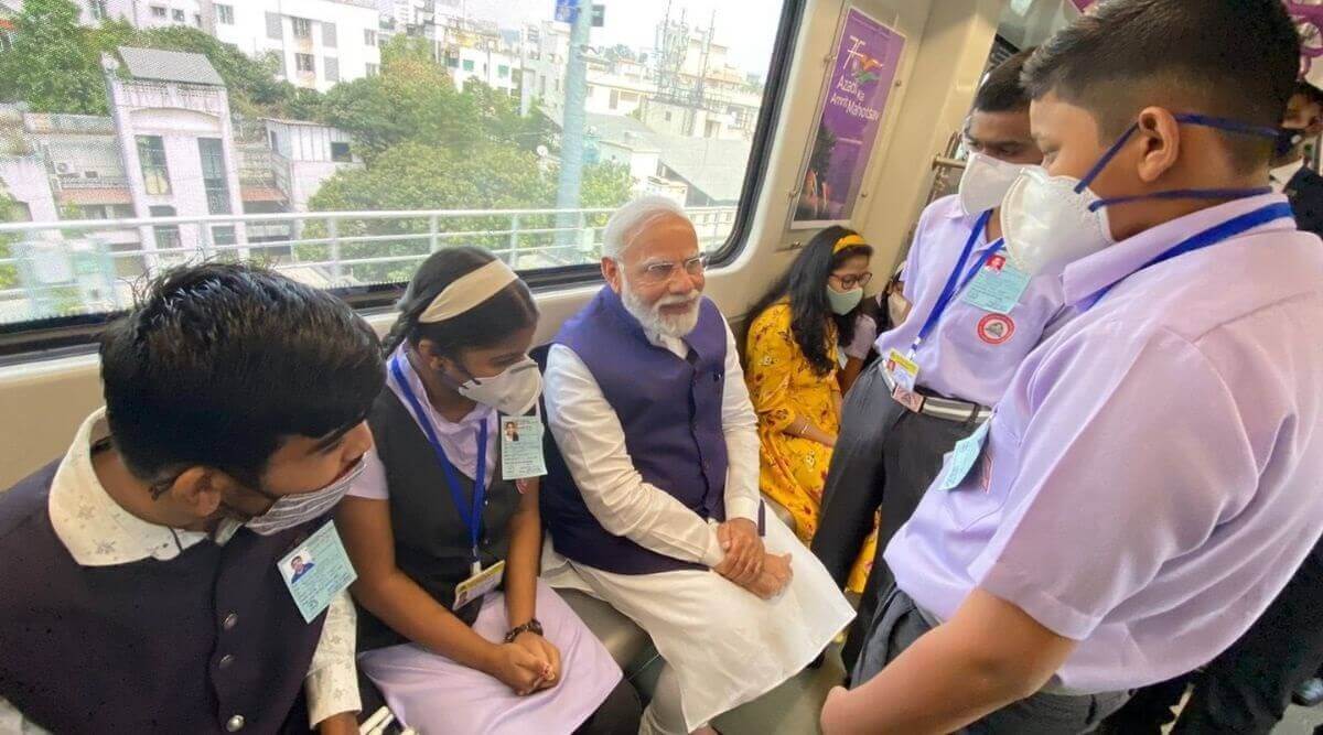 Pm narendra modi travels pune metro