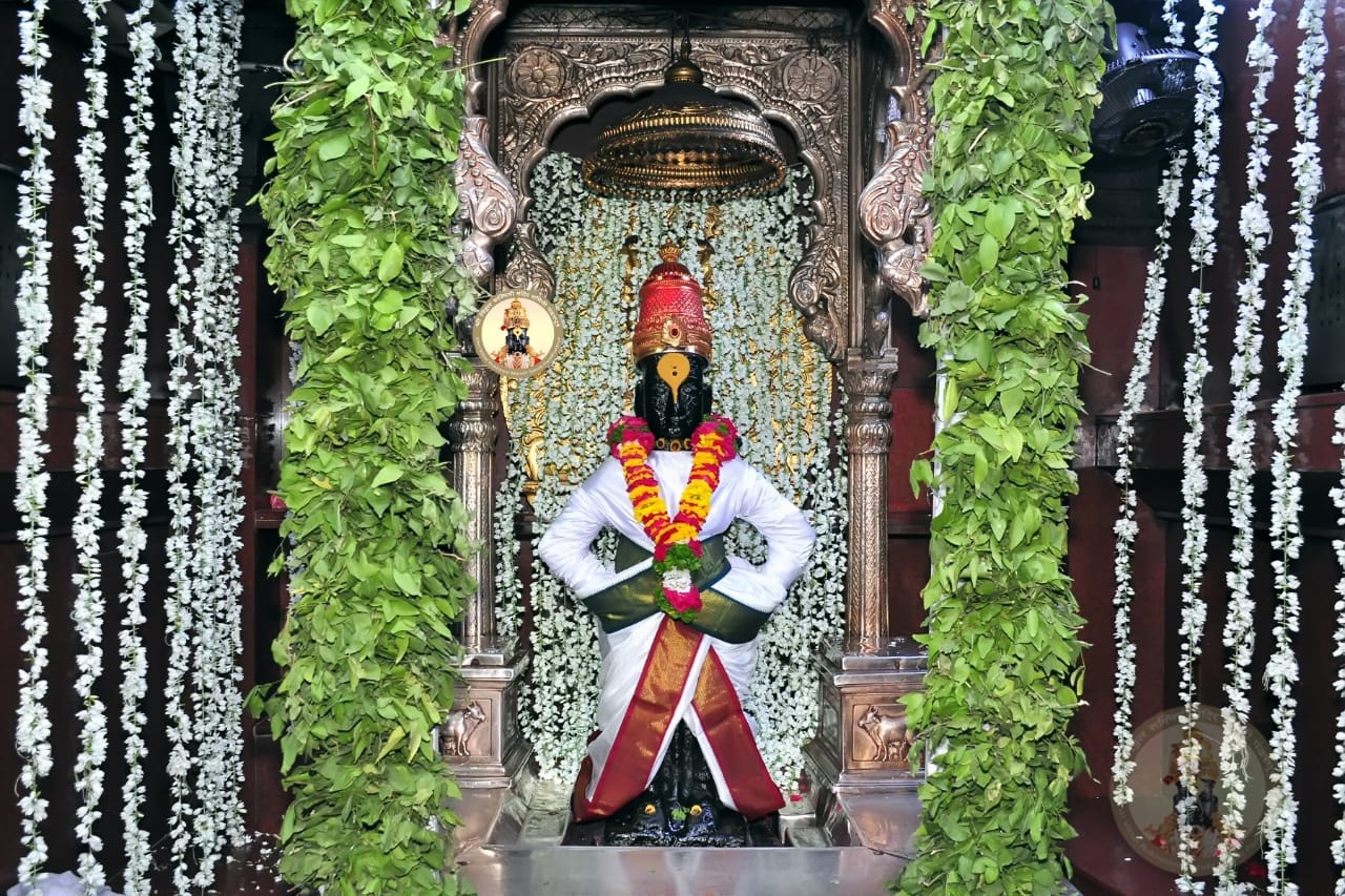 Maha Shivratri 2022 shri vitthal rukmini mandir decorated with bel ...