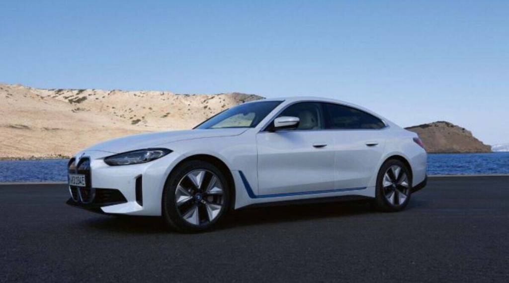 BMW-i4-electric-car (1)