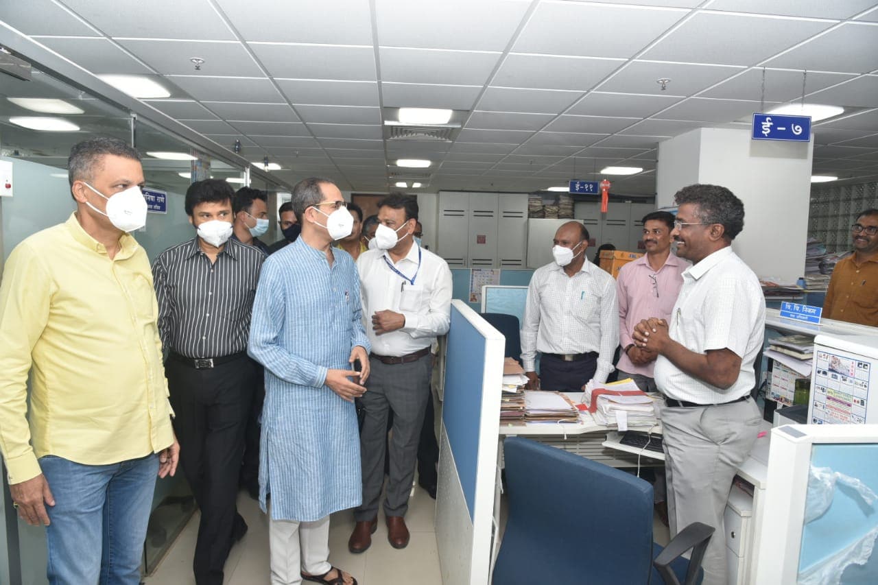 CM Uddhav Thackeray Visited Mantralaya And Employees 