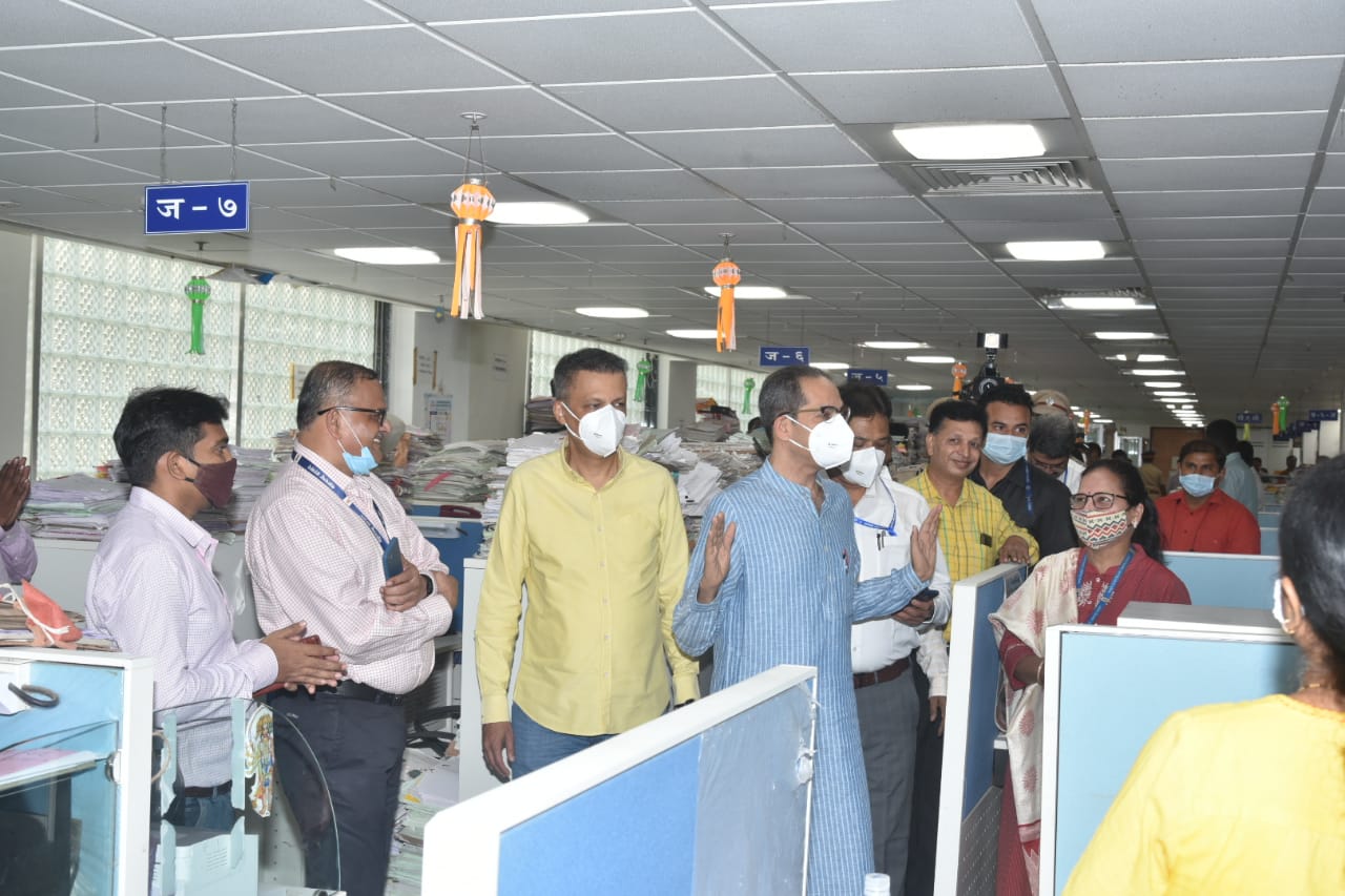 CM Uddhav Thackeray Visited Mantralaya And Employees 