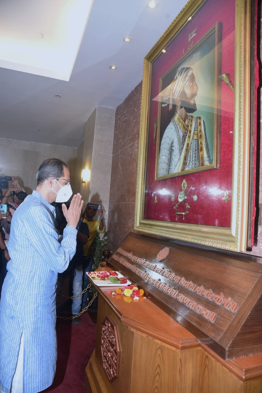 CM Uddhav Thackeray Visited Mantralaya And Employees 