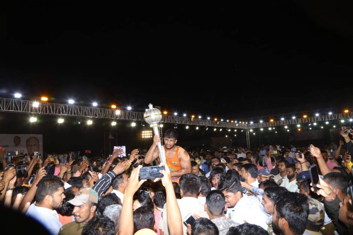 महाराष्ट्र केसरी पृथ्वीराज पाटीलच्या बक्षिसाच्या रक्कमेवरून कोल्हापुरात राजकीय धोबीपछाड!