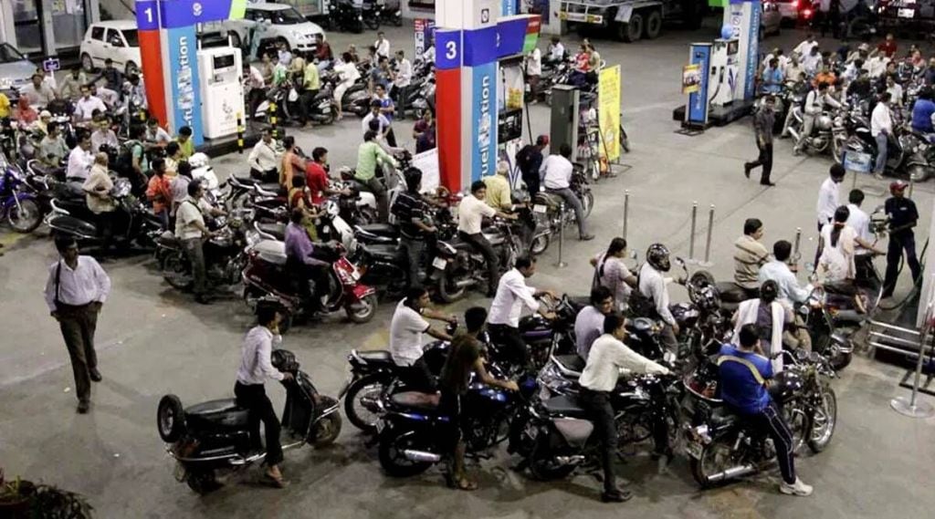 Thane Petrol Price Today: शिवसेना आमदाराच्या वाढदिवसाचं निमित्ताने ठाणेकरांना मिळतंय १ रुपयात पेट्रोल
