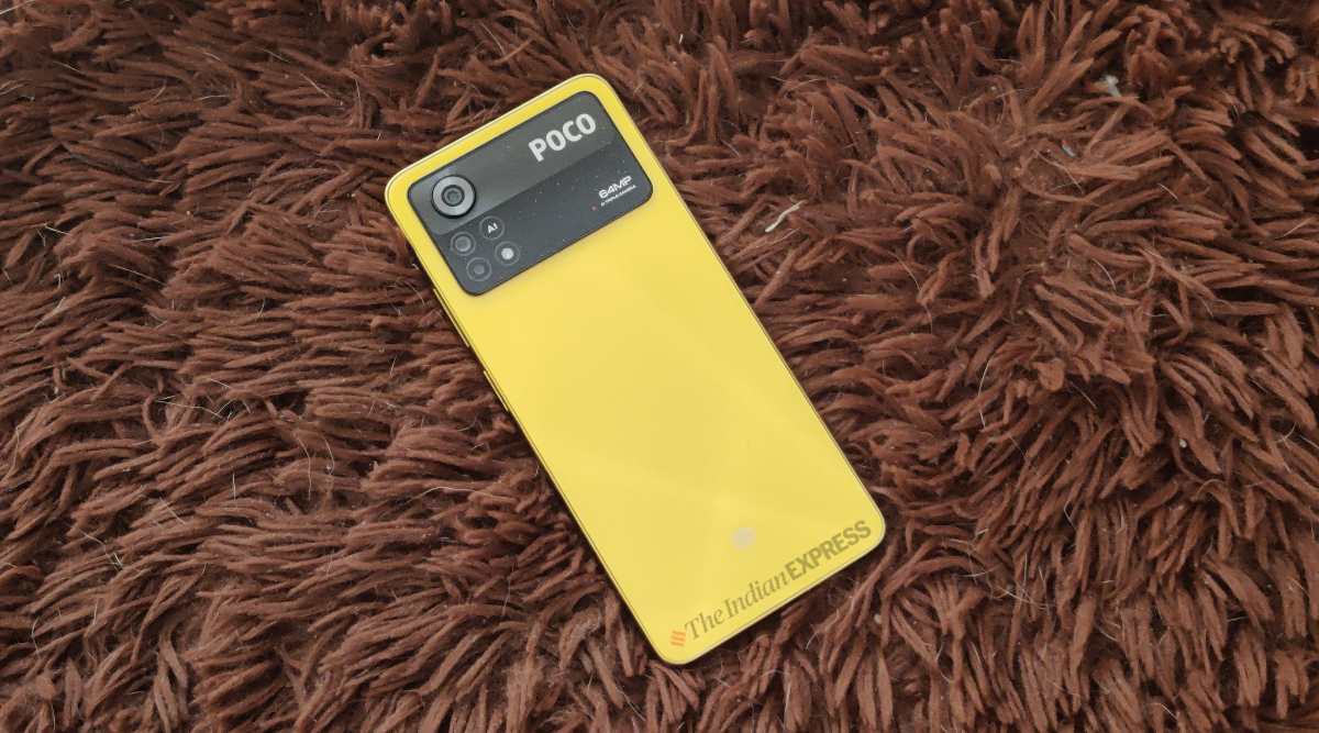 पोकोचा हा 5G स्मार्टफोन १९,९९९ रुपयांना विकला जात आहे तर त्याची मूळ किंमत २३,९९९ रुपये आहे. Axis Bank क्रेडिट कार्ड वापरकर्त्यांना एक हजार रुपयांची सूट मिळत आहे. (photo: i