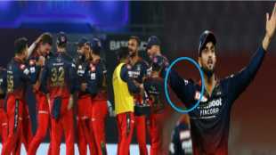 RCB PLAYERS WEARING BLACK ARMBANDS