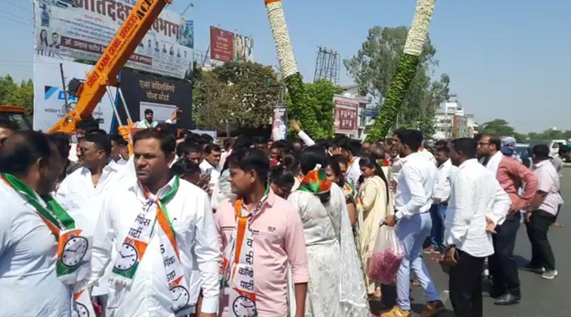 शरद पवारांच्या घरावर झालेल्या हल्ल्यानंतर नागपूर, अमरावतीत त्यांचं जंगी स्वागत करण्यात आलं होतं. त्यानंतर जळगावमध्येही स्वागताची तयारी सुरु होती.