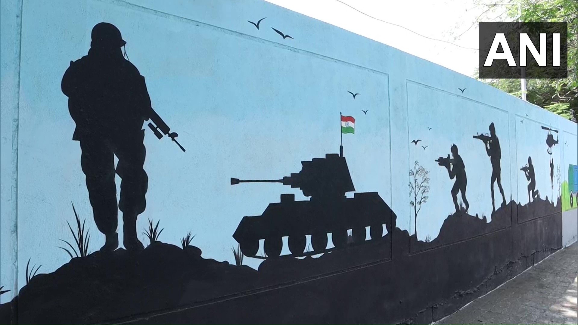 Gujarat Beautification of public places in Surat is being done via wall paintings 
