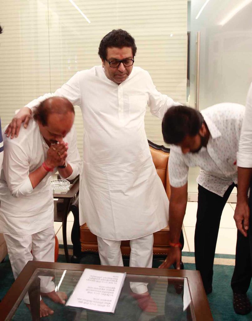 Inside Photos Vasant More Meet Raj Thackeray At Mumbai Home