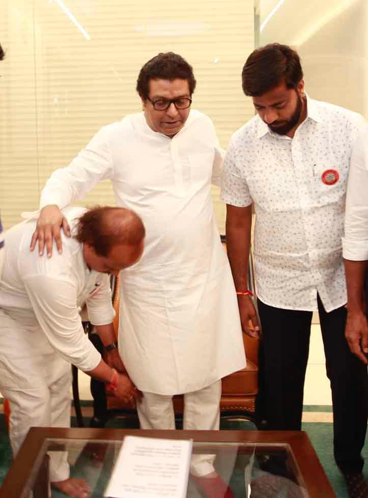 Inside Photos Vasant More Meet Raj Thackeray At Mumbai Home