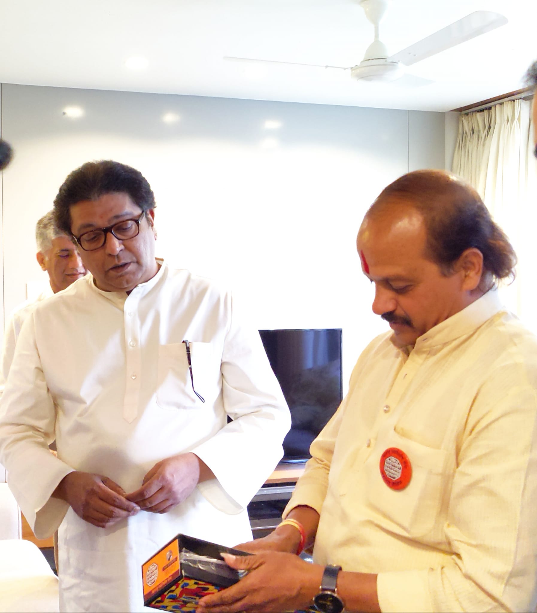 Inside Photos Vasant More Meet Raj Thackeray At Mumbai Home