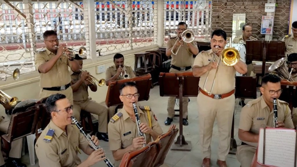 मुंबई पोलीस आपल्या म्युजिकल बाजूसाठीही खूप प्रसिद्ध आहेत. 
 (Photo : Youtube/Mumbai Police)