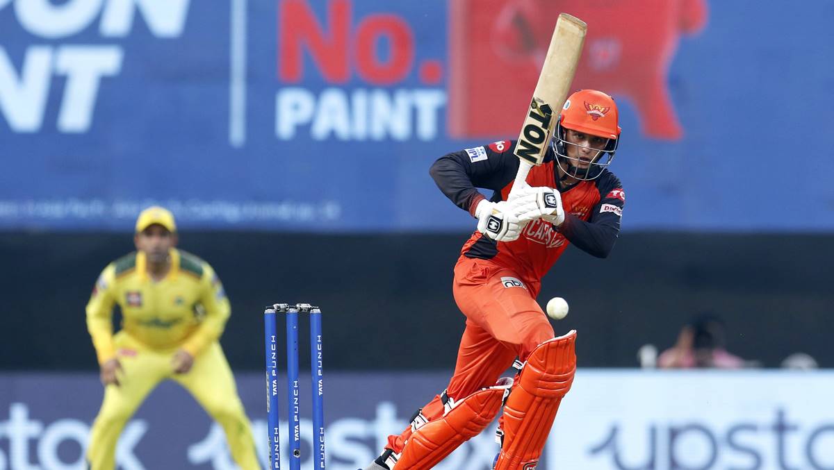 IPL 2022 इंडियन प्रीमियर लीग क्रिकेट : हैदराबादचा चेन्नईला शह ; हंगामातील पहिल्या विजयात अभिषेक चमकला