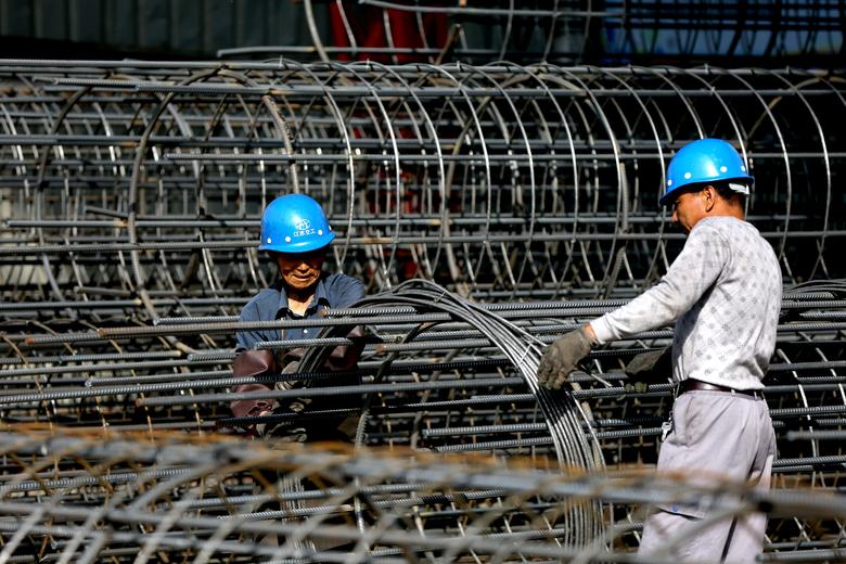 Why PM narendra modi wear White helmet during his gujarat visit know color code of helmets at construction sites