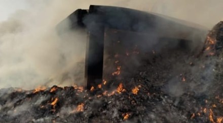 कल्याणमधील बारावे कचरा प्रकल्पाला भीषण आग, कचऱ्याच्या आगीत संशयाचा धूर