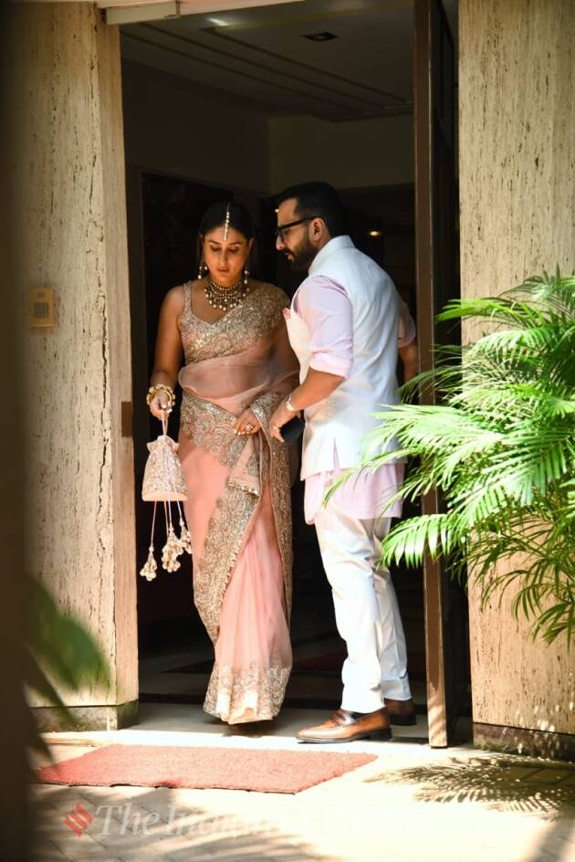 आलिया-रणबीरच्या विवाहसोहळ्यासाठी करीनाने डिझायनर साडी परिधान केली होती. तर सैफ अली खान फिकट गुलाबी रंगाच्या कुर्त्यात नवाबी अंदाजात दिसून आला. (फोटो : इंडियन एक्सप्रेस)