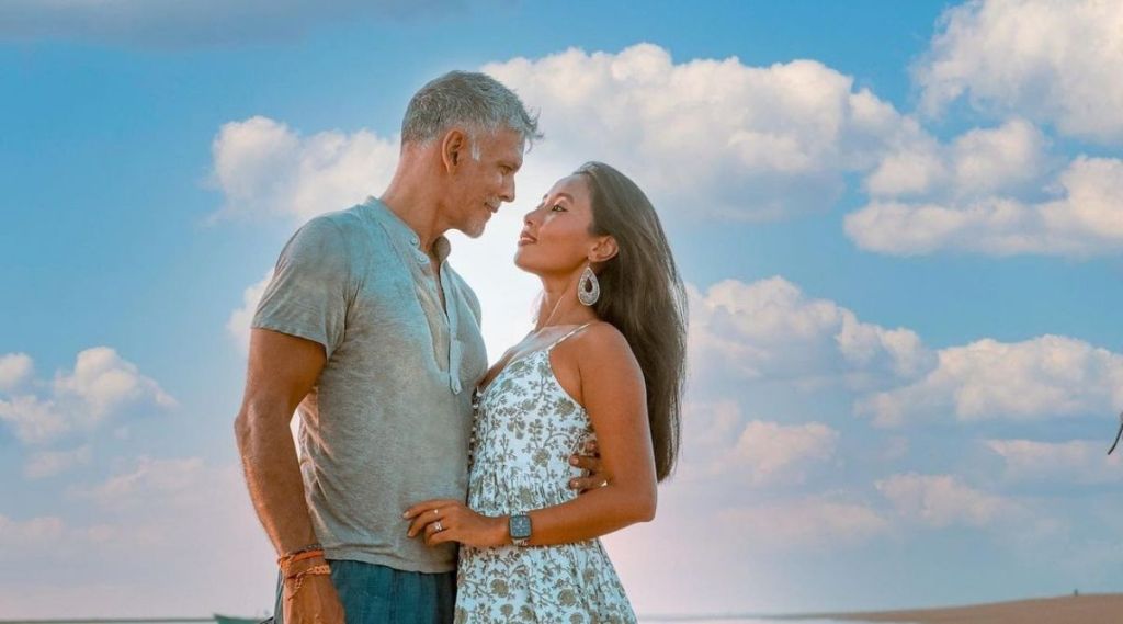 milind soman, milind soman wedding anniversary, milind soman wife, ankita konwar, ankita konwar husband, ankita konwar age, मिलिंद सोमण, अंकिता कोनवार, मिलिंद सोमण लग्नाचा वाढदिवस, मिलिंद सोमण पत्नी, अंकिता कोनवार वय