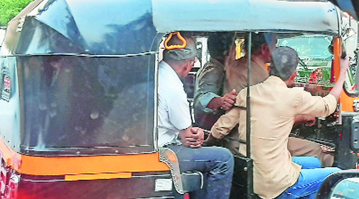 नियमापेक्षा अधिक प्रवासी वाहतूक; रिक्षाचालकांच्या बेशिस्तपणात वाढ
