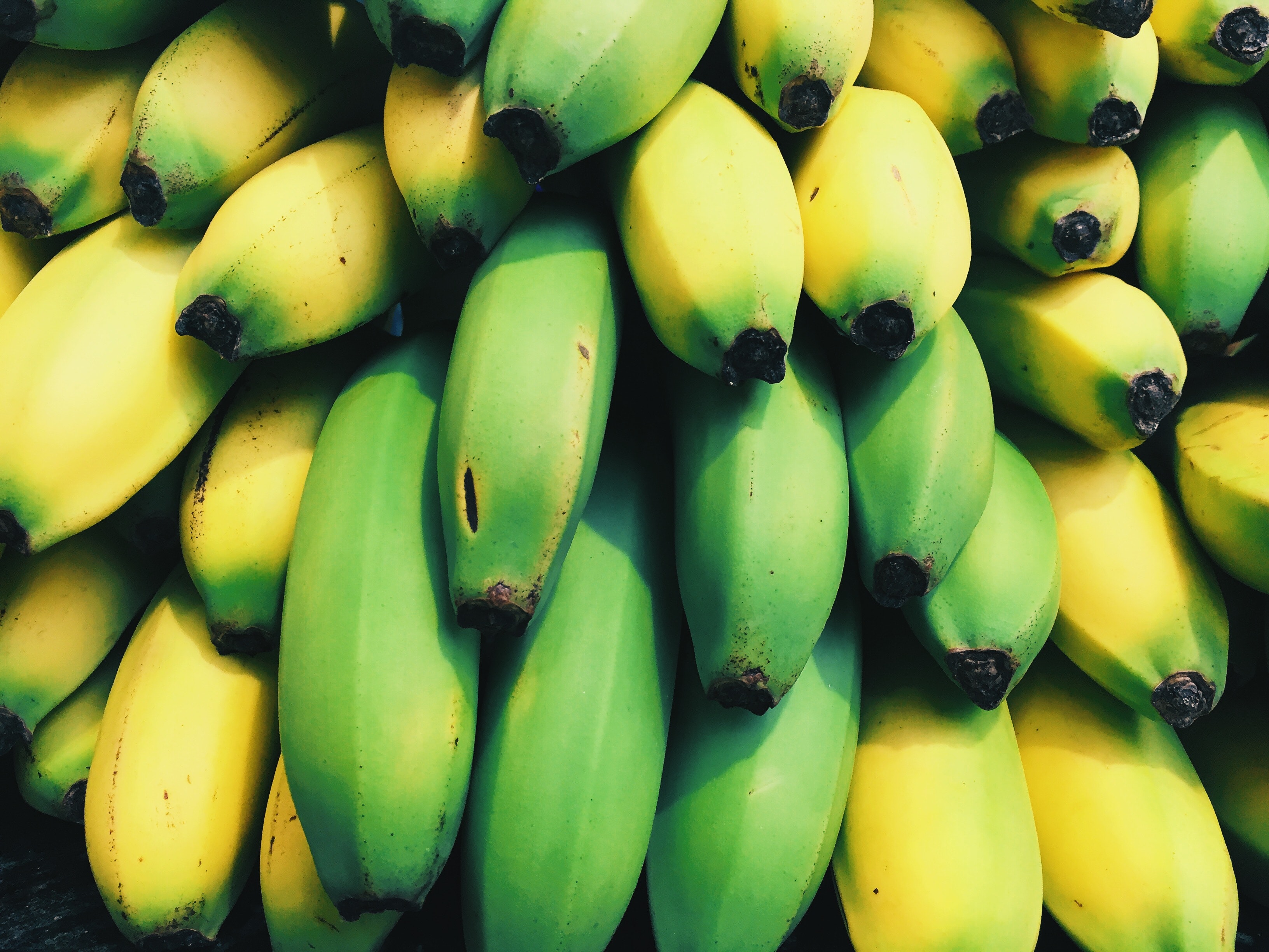 मधुमेहाच्या रूग्णांनी थोडीशी हिरवी केळी खाणे केव्हाही चांगले असते कारण त्यांचा जीआय पिकलेल्या केळ्यांच्या तुलनेत कमी असतो.