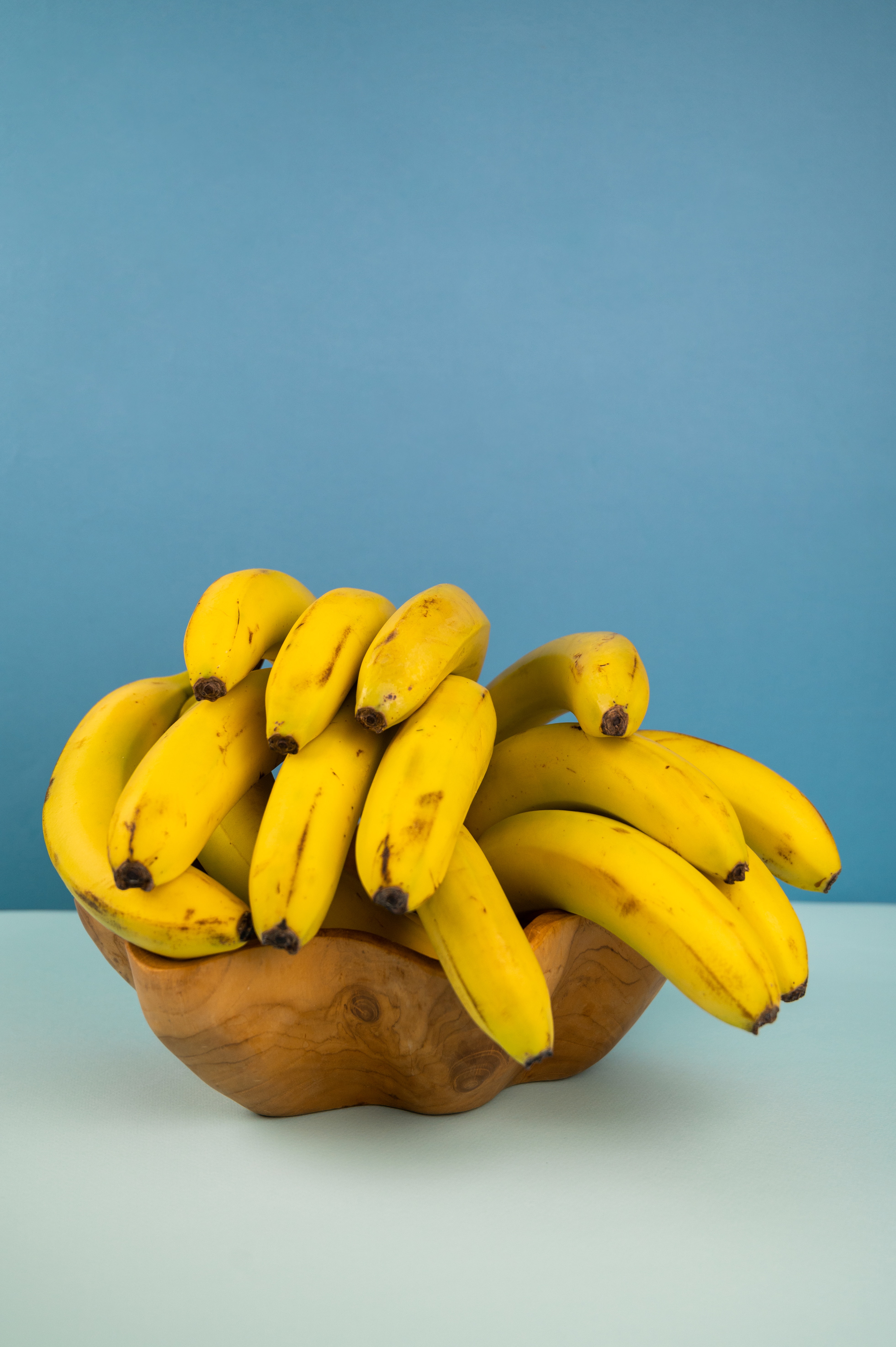 भारताविषयी बोलायचे झाले तर येथे केळीच्या ३३ जाती आढळतात. यापैकी १२ प्रकार अतिशय चवदार मानले जातात.