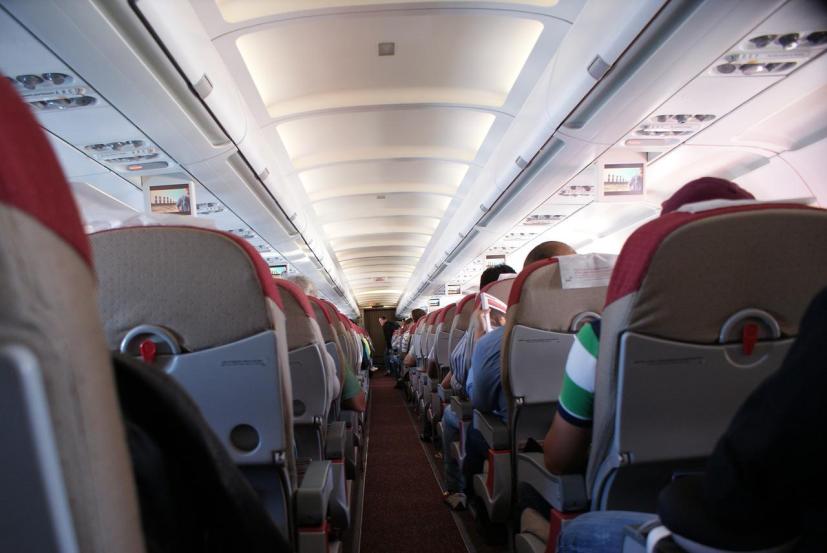 आपल्यापैकी अनेकांना विमानात विंडो सीट अर्थात खिडकी असलेली सीट हवी असते.