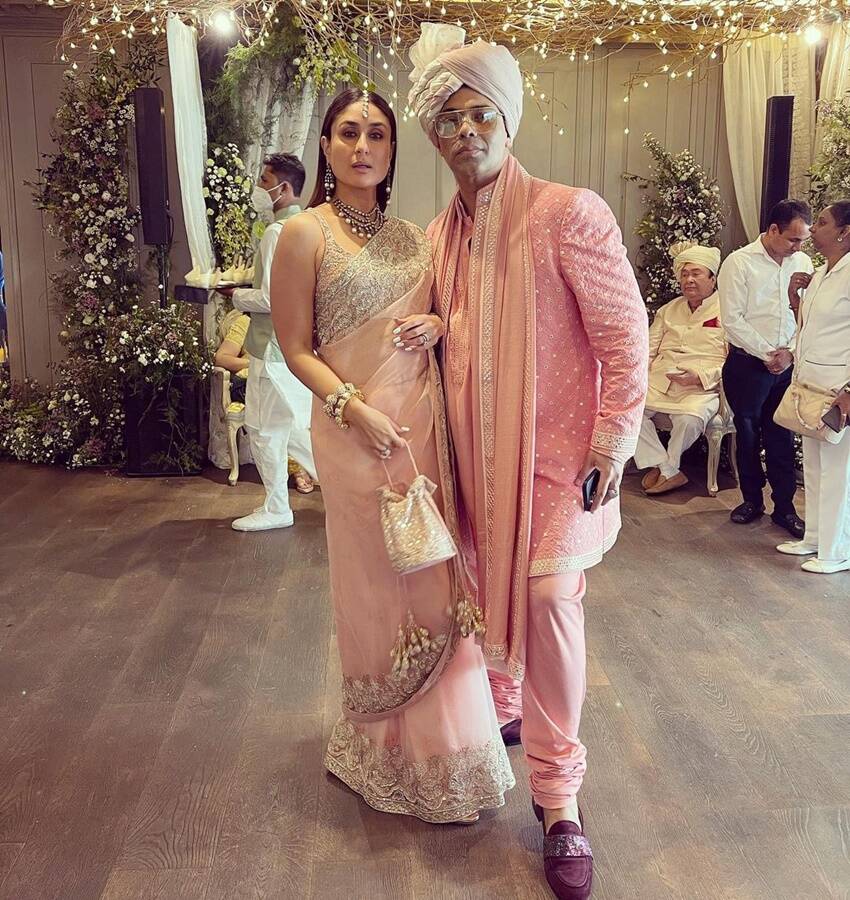 लग्नात आलेल्या पाहुण्यांना काश्मिरी शाल भेट देण्यात आल्या. या शॉल्स आलियाने पसंत केल्याचे रिपोर्टमध्ये सांगण्यात आलं आहे. (फोटो: Ranbir Alia Fans Instagram)