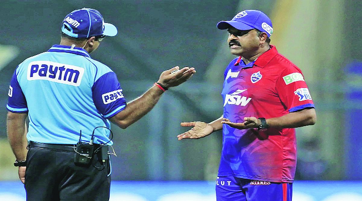 इंडियन प्रीमियर लीग क्रिकेट : नो-बॉलप्रकरणी कारवाई!; दिल्लीच्या पंत, शार्दूलला दंड, तर साहाय्यक प्रशिक्षक अमरे यांच्यावर एका सामन्याची बंदी